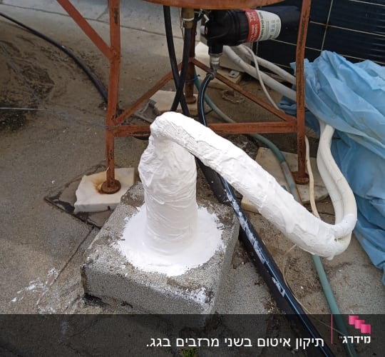 צינור אטום בחומר לבן על בסיס בטון